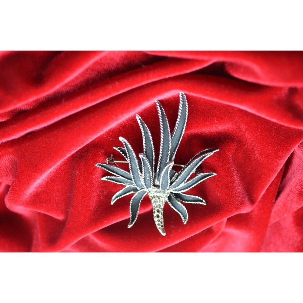 Flowing Feathers Flower Marcel Boucher Vintage Pin Brooch RARE